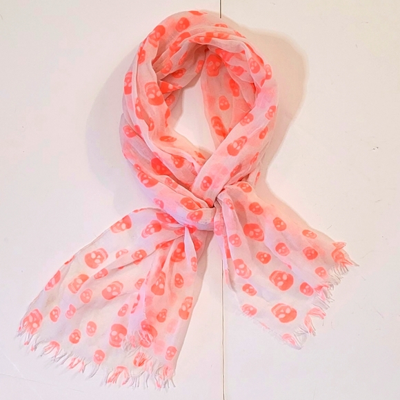 Pink scull Scarf - Picture 1 of 5